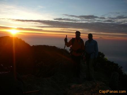 sunrise-over-g-ciremai-summit